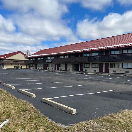 Baymont By Wyndham Holland - Toledo Hotel Exterior photo