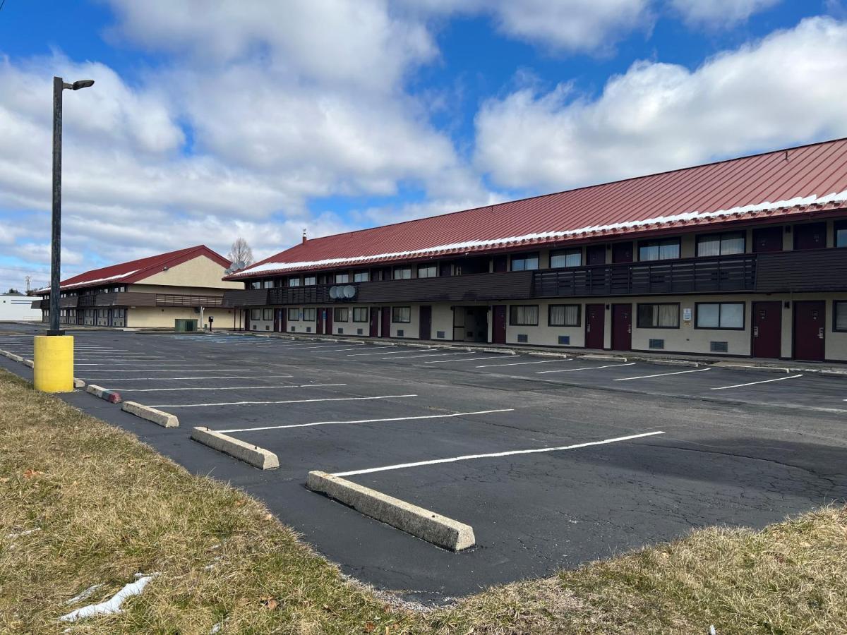 Baymont By Wyndham Holland - Toledo Hotel Exterior photo